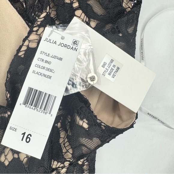 NWT Julia Jordan Black Floral Lace Halter Wide Leg Jumpsuit Size 16 - Picture 9 of 9